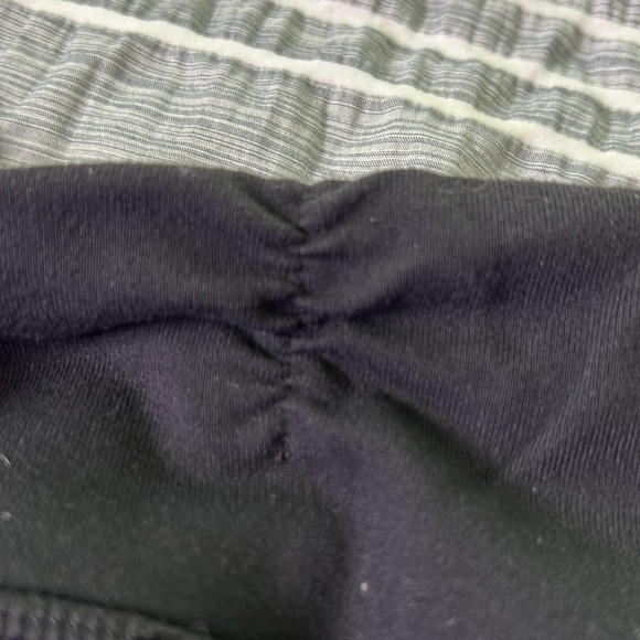 Black Lulemon Crops - Picture 7 of 7